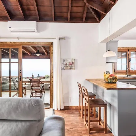 Feriehus Casa Pedrito - Cozy House, Dreamy Terrace & Sea Views